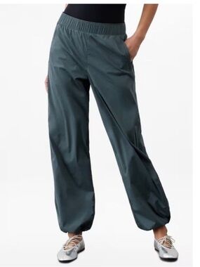 Athleta Rise Pant M Petite in Eden
